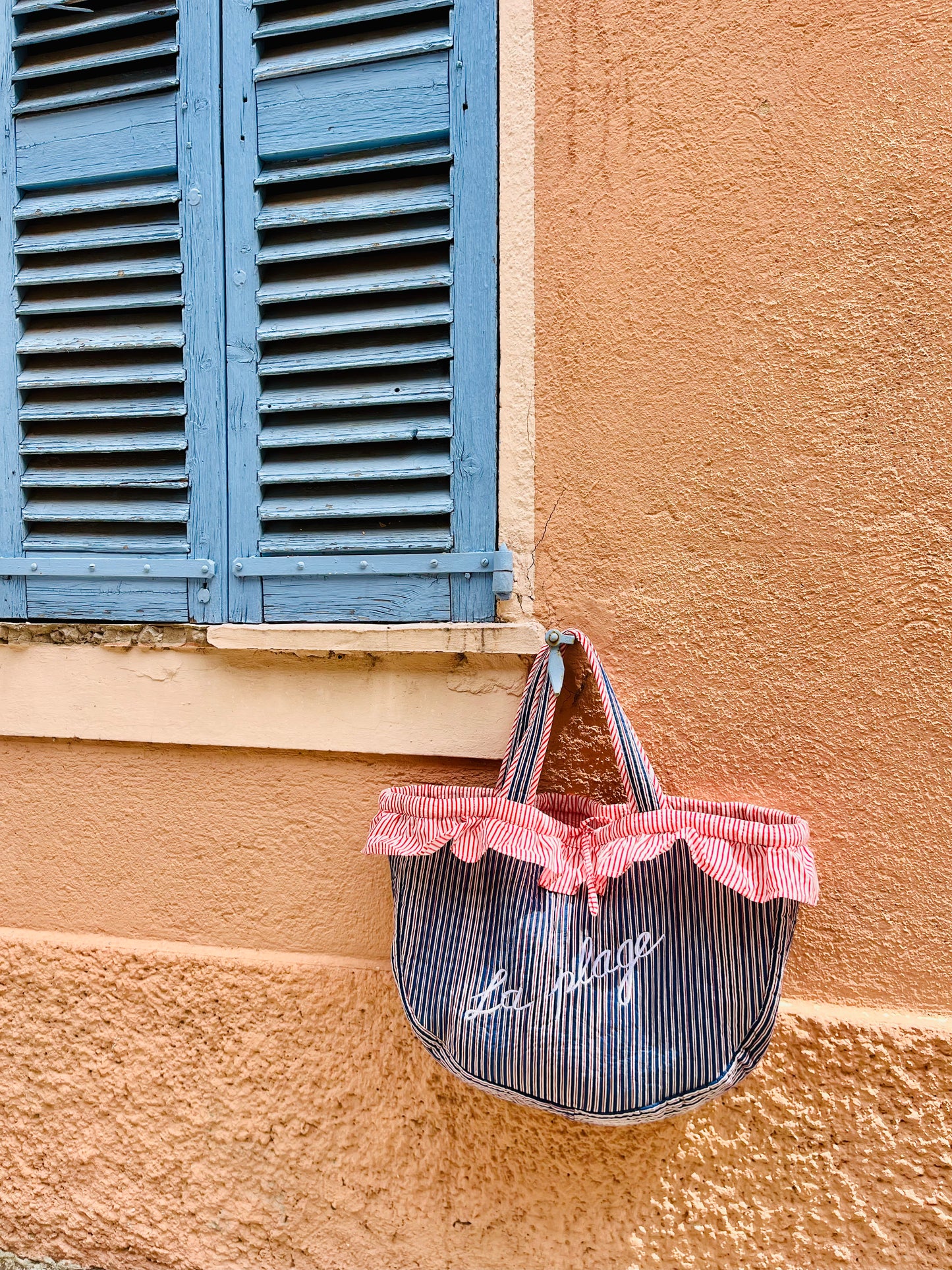 LA PLAGE QUILTED BAG - ST TROPEZ BLUE WHITE RED X AND TWO GIRLS