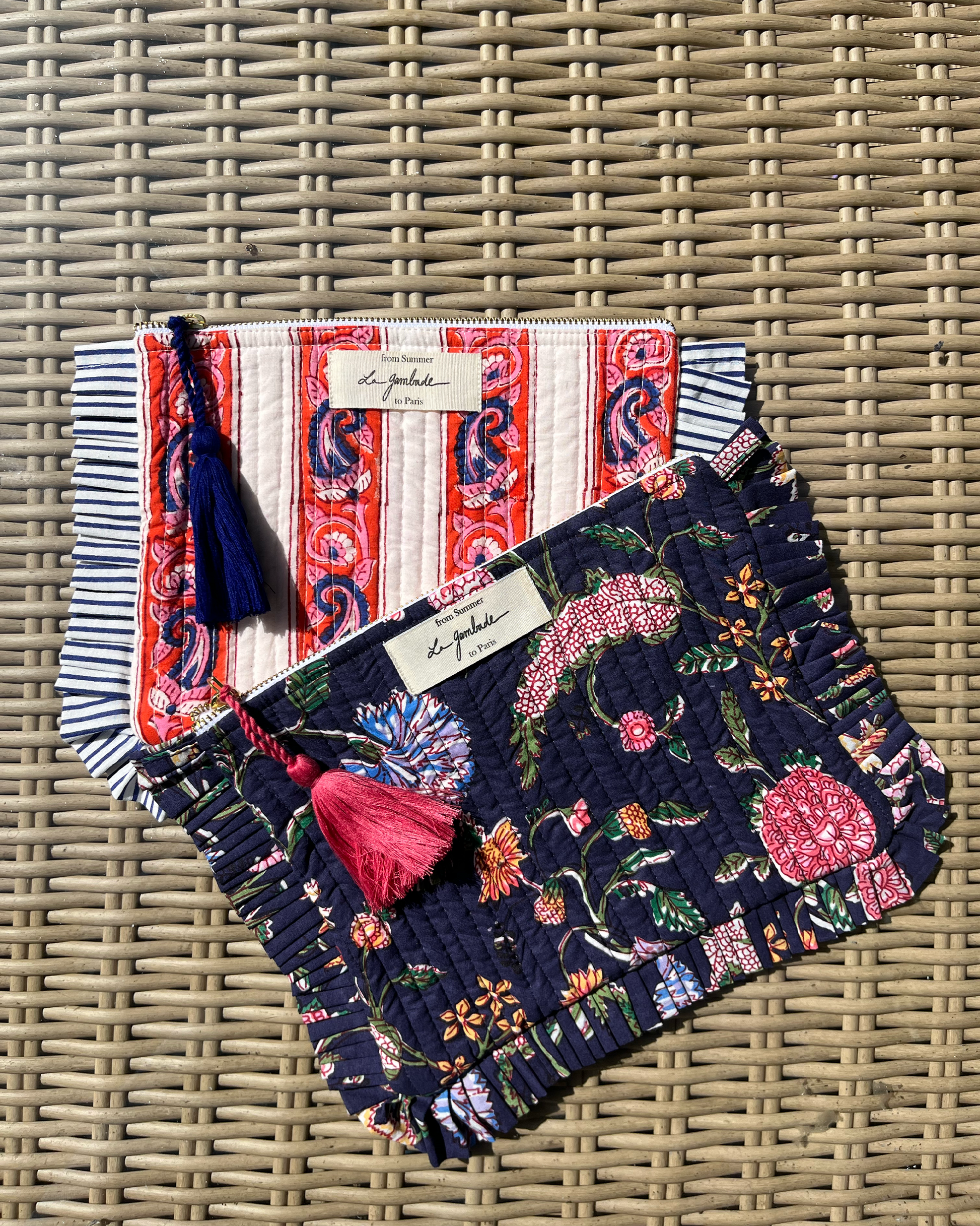 pochette à volants
