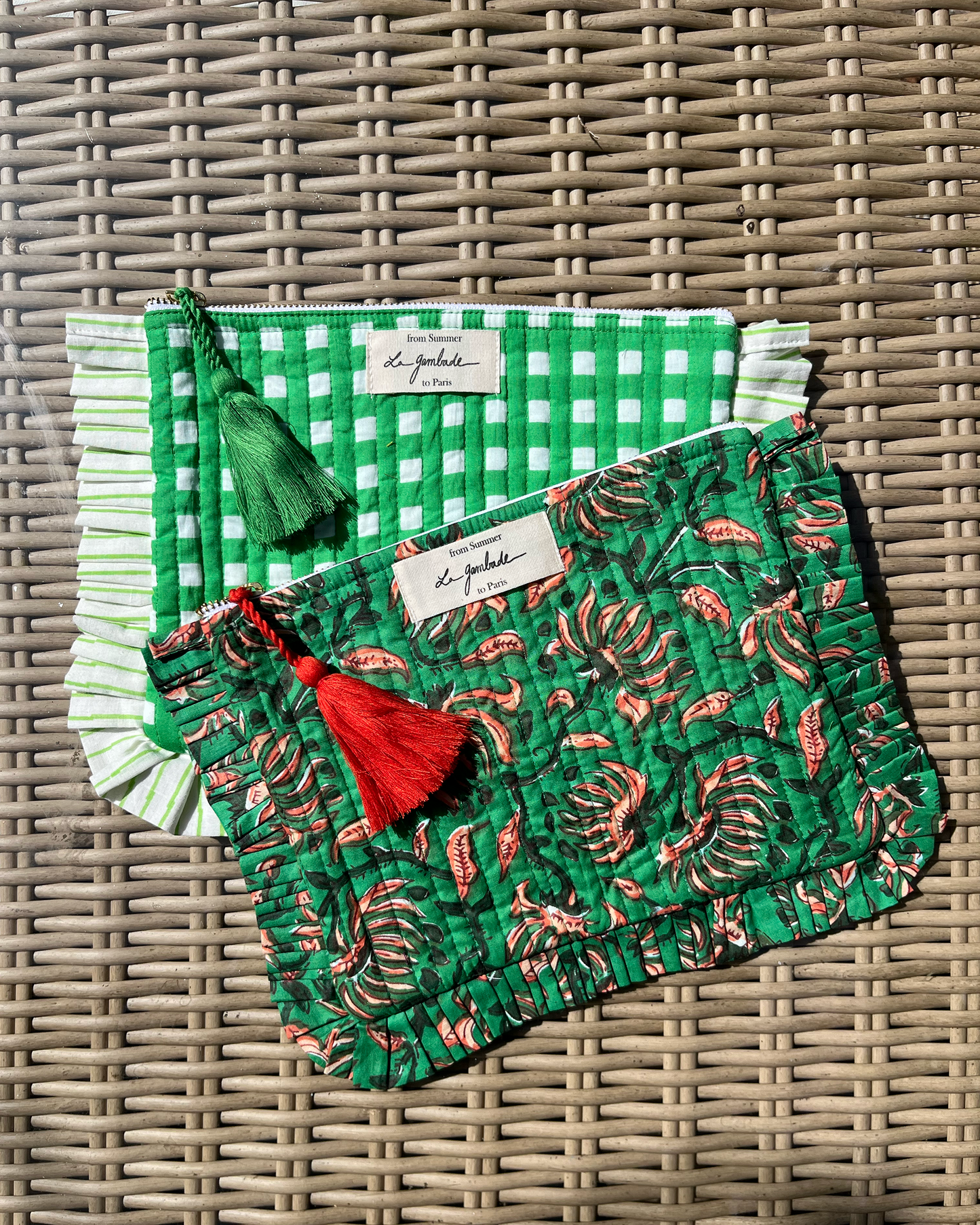 pochette elegante à volants