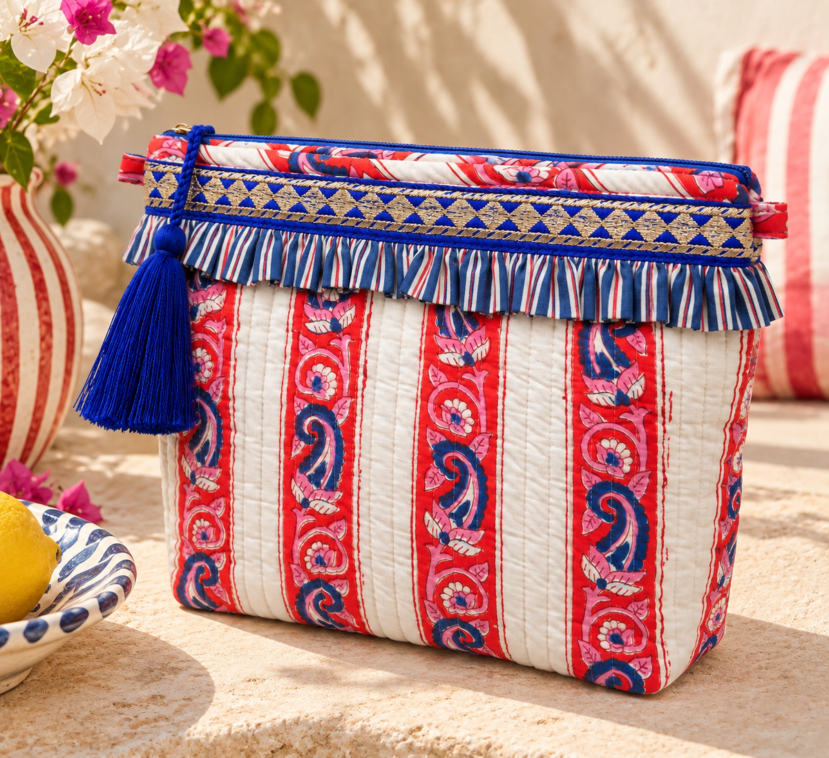 TROUSSE DE TOILETTE "Orangerie"Broderie et volants